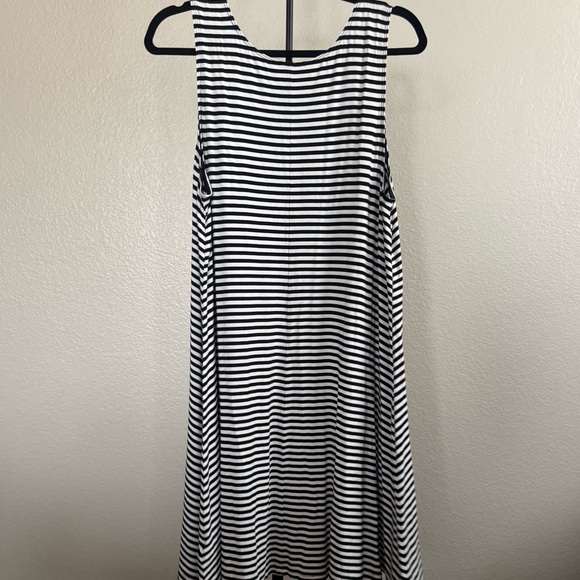 BUNDLE OF 3 Women’s Old Navy Sleeveless Dresses - Picture 8 of 13